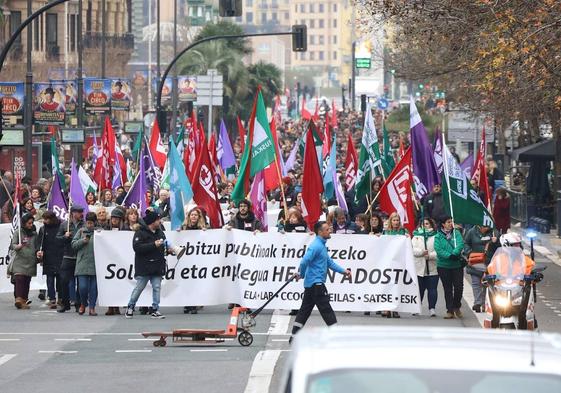 Imagen de una de las recientes huelgas de funcionarios vascos, el pasado diciembre.