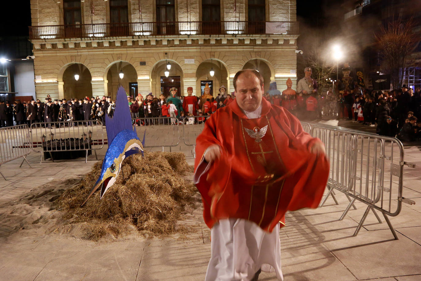 El entierro de la sardina de Irun, en imágenes