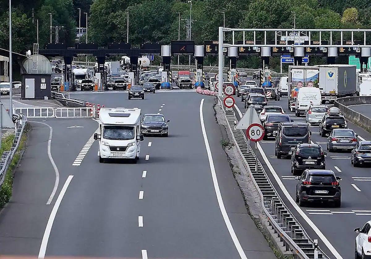 Se habilitará un tercer carril a la altura del peaje de Irun sentido Bilbao