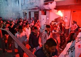 Manifestación de apoyo a un joven herido por una pelota de goma de la Ertzaintza en Tolosa.