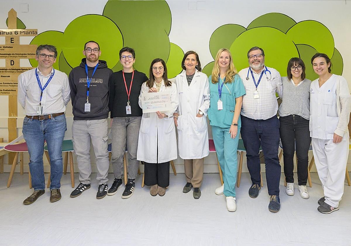 Equipo de investigación de oncología pediátrica del Instituto de Biocruces Bizkaia. Itziar Astigarraga, a la derecha.