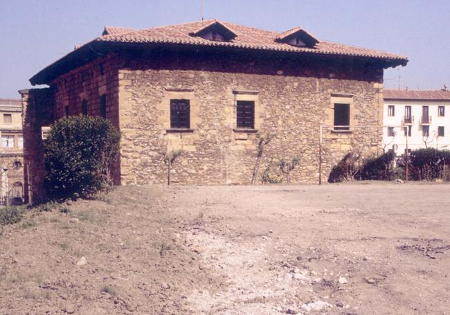 Palacio de Oquendo, hoy con funciones de casa de cultura del barrio de Gros, construido por Miguel entre los años 1562 y 1582.