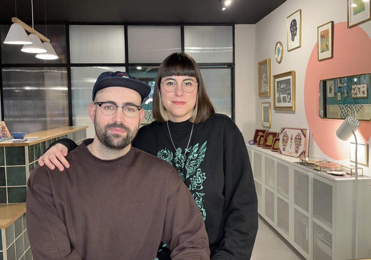 Telmo y Leire, en su estudio Lamiarri, en Hondarribia.