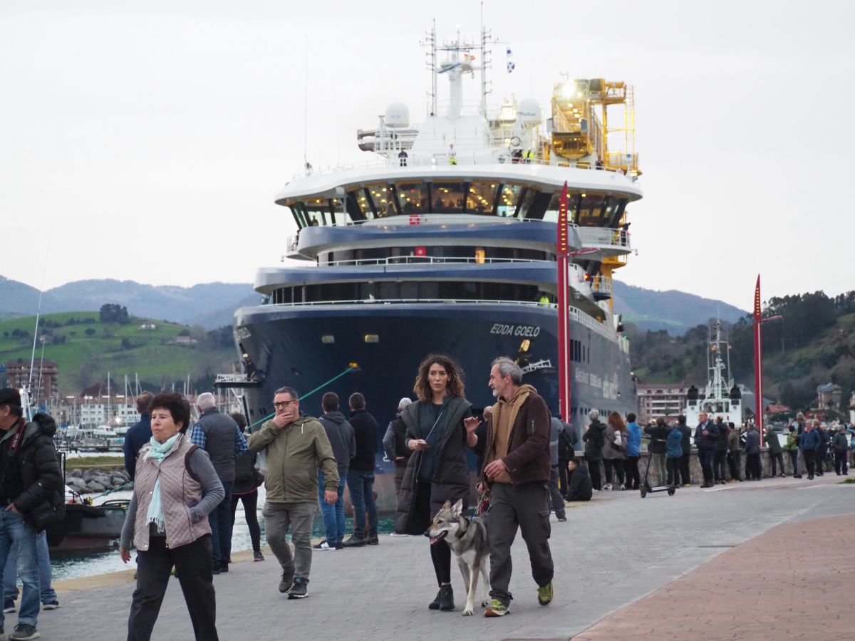 El &#039;Edda Goelo&#039; se despide de Zumaia