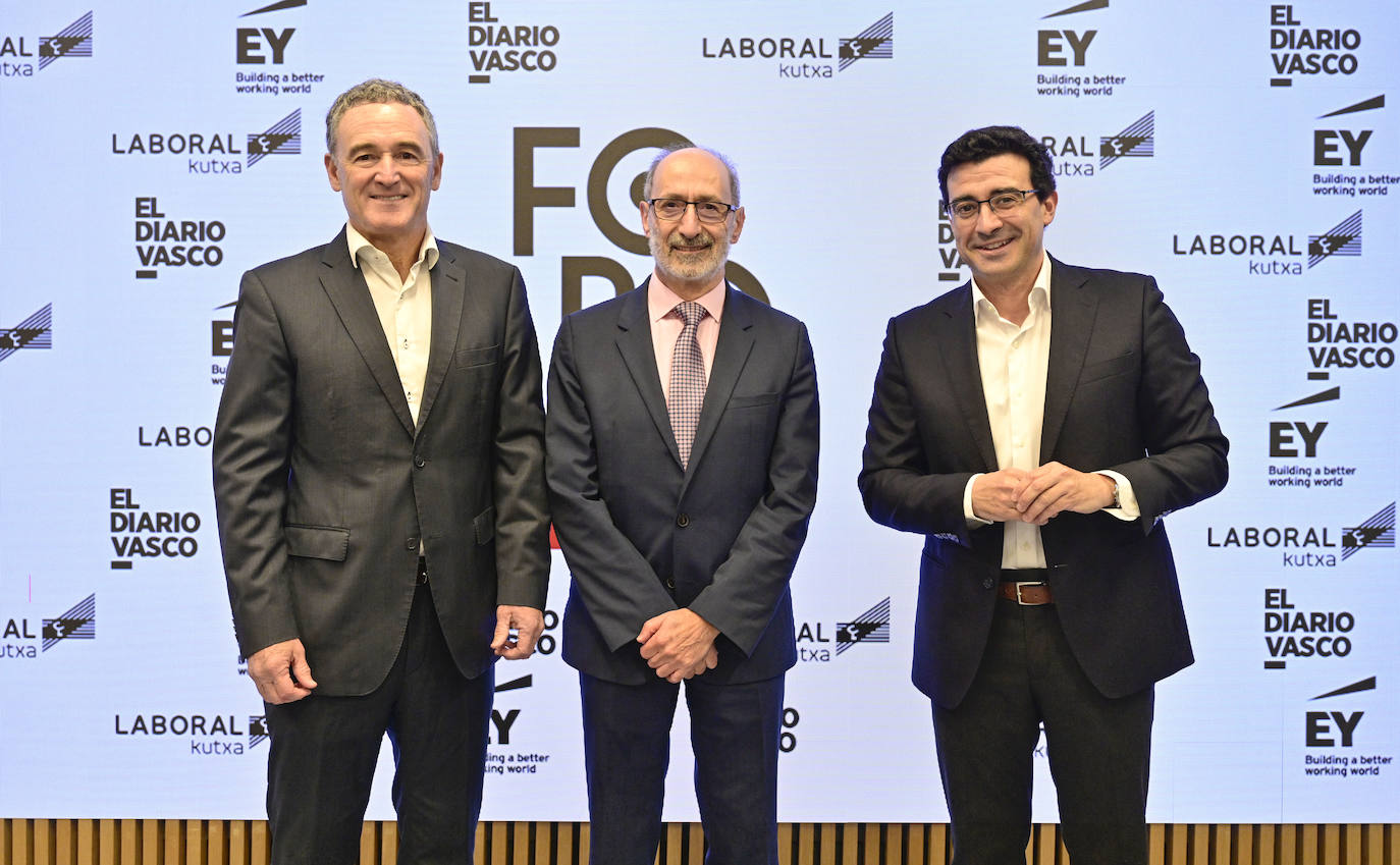 José Miguel Ayerza, director general de Adegi; Eduardo Junkera, presidente de Adegi, y Paul Liceaga, adjunto director general de Adegi.