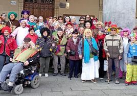 Los mayores también  exhibieron su alma carnavalera