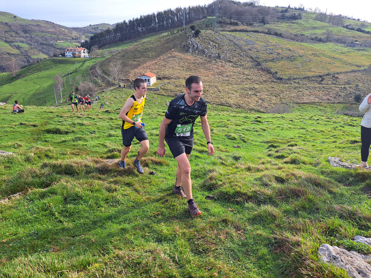 Ibai Angulo eta Ainara Urrutia izan dira azkarrenak Artzei bidea proban