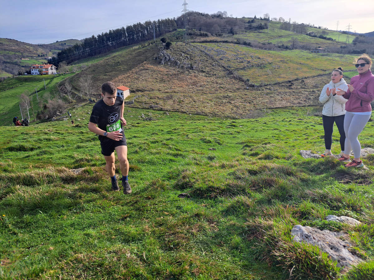 Ibai Angulo eta Ainara Urrutia izan dira azkarrenak Artzei bidea proban