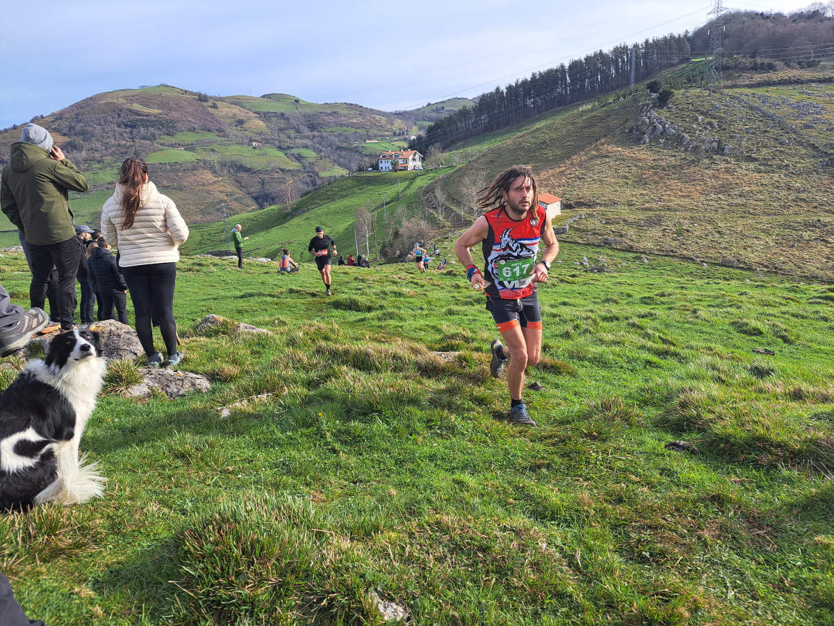 Ibai Angulo eta Ainara Urrutia izan dira azkarrenak Artzei bidea proban