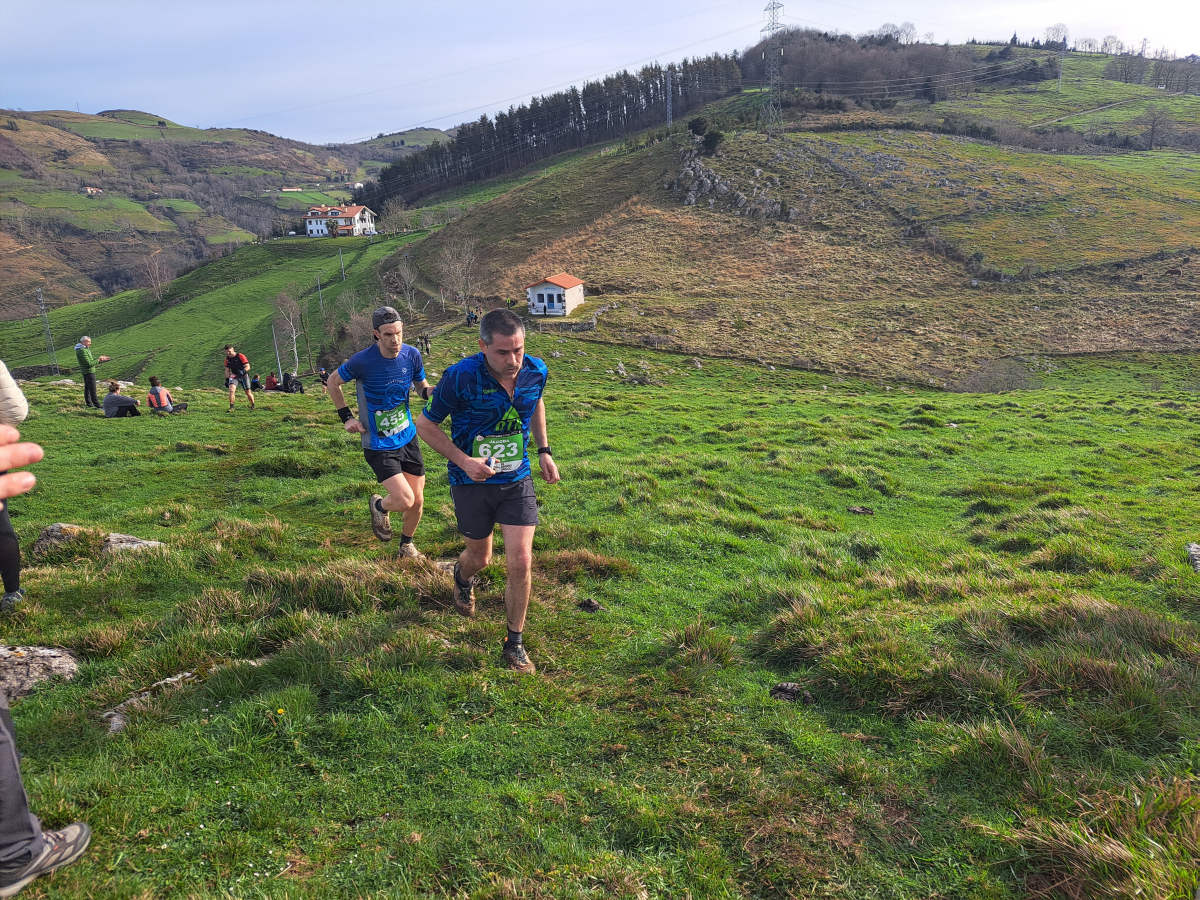 Ibai Angulo eta Ainara Urrutia izan dira azkarrenak Artzei bidea proban