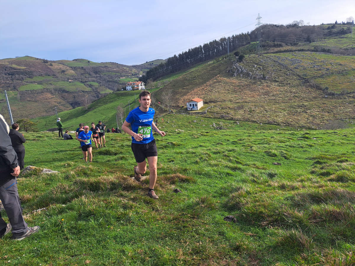 Ibai Angulo eta Ainara Urrutia izan dira azkarrenak Artzei bidea proban