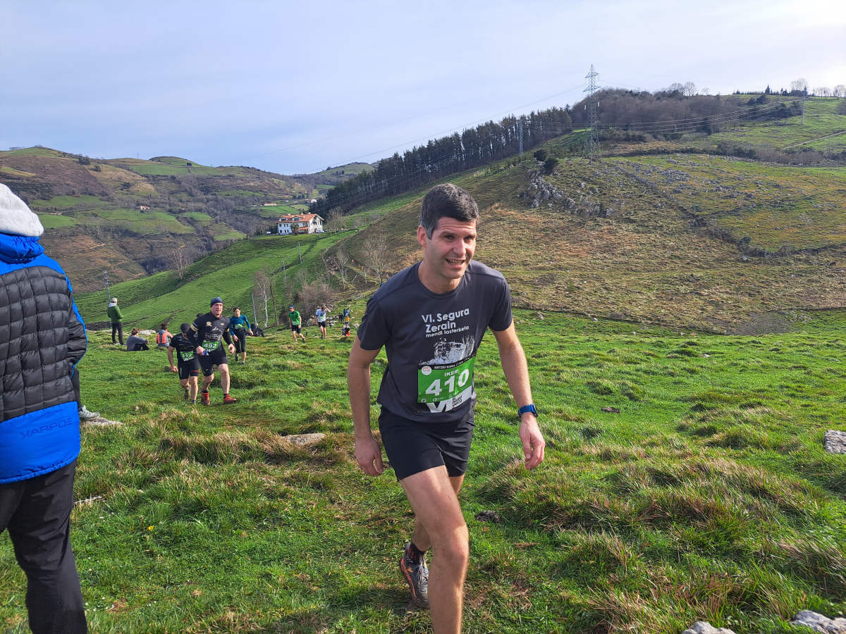 Ibai Angulo eta Ainara Urrutia izan dira azkarrenak Artzei bidea proban