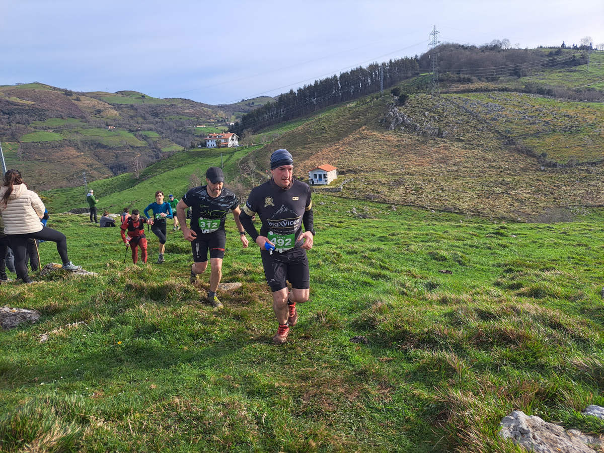 Ibai Angulo eta Ainara Urrutia izan dira azkarrenak Artzei bidea proban