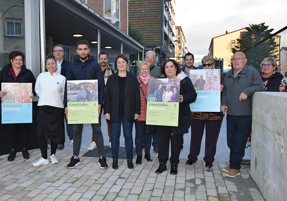 Representantes municipales y vecinos de los barrios altos dieron a conocer este lunes el día de la apertura.