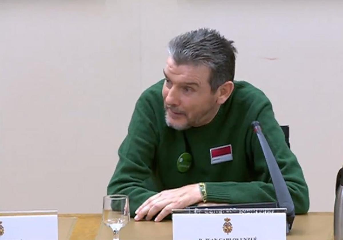 El exportero y enfermo de esclerosis lateral amiotrófica (ELA), Juan Carlos Unzué, en la jornada parlamentaria de este martes.