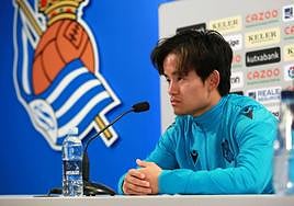 Take Kubo, en la sala de prensa de Zubieta.