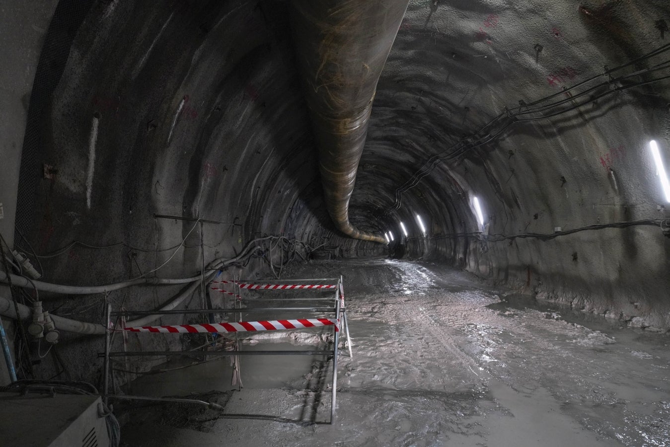Los dos extremos del túnel del Topo en Donostia se unen bajo el Centro