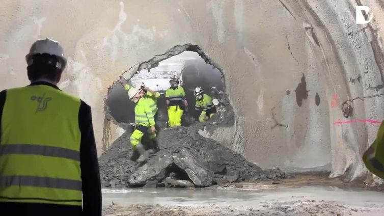 Los dos extremos del túnel del metro en Donostia se unen bajo el Centro