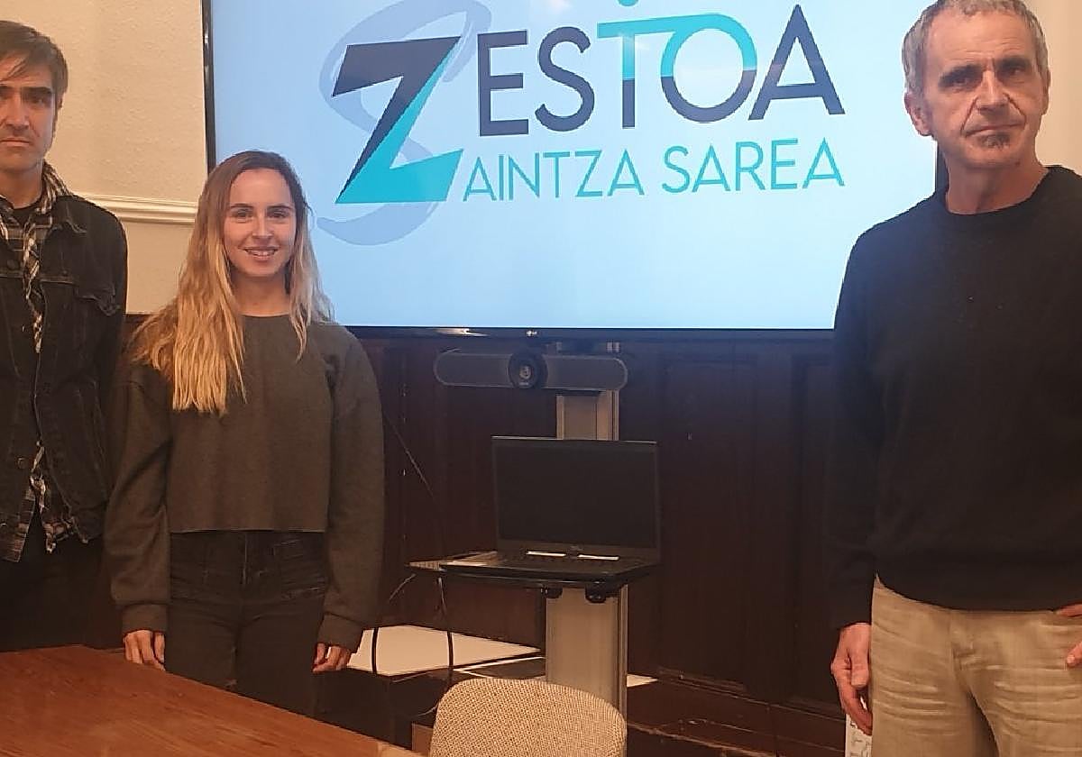 Joseba Illarramendi, Ane Lizaso eta Mikel Arregi, aurkezpenean.