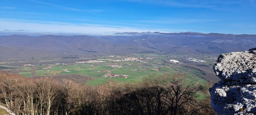 Unas espectaculares vistas desde la cima de Andia