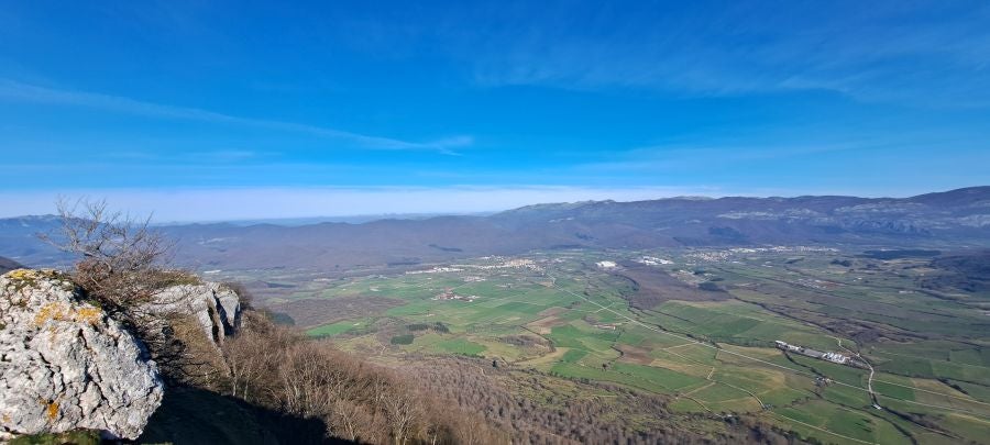 Unas espectaculares vistas desde la cima de Andia