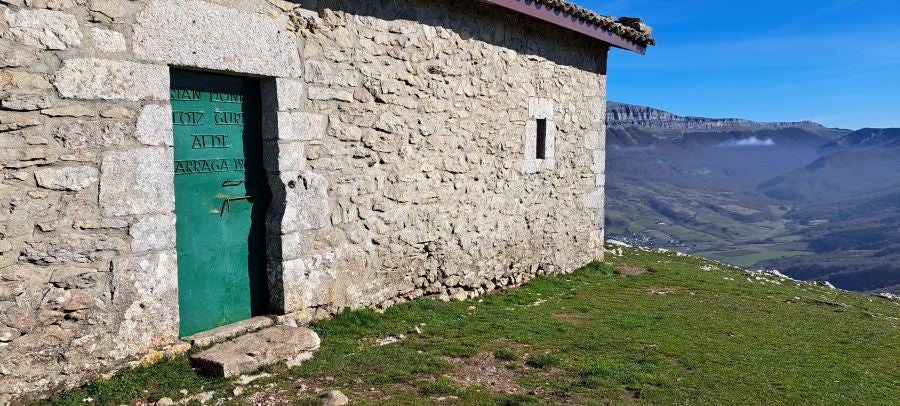 Unas espectaculares vistas desde la cima de Andia