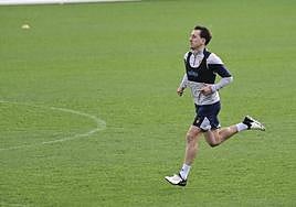 Mikel Oyarzabal se entrena en solitario en Zubieta.