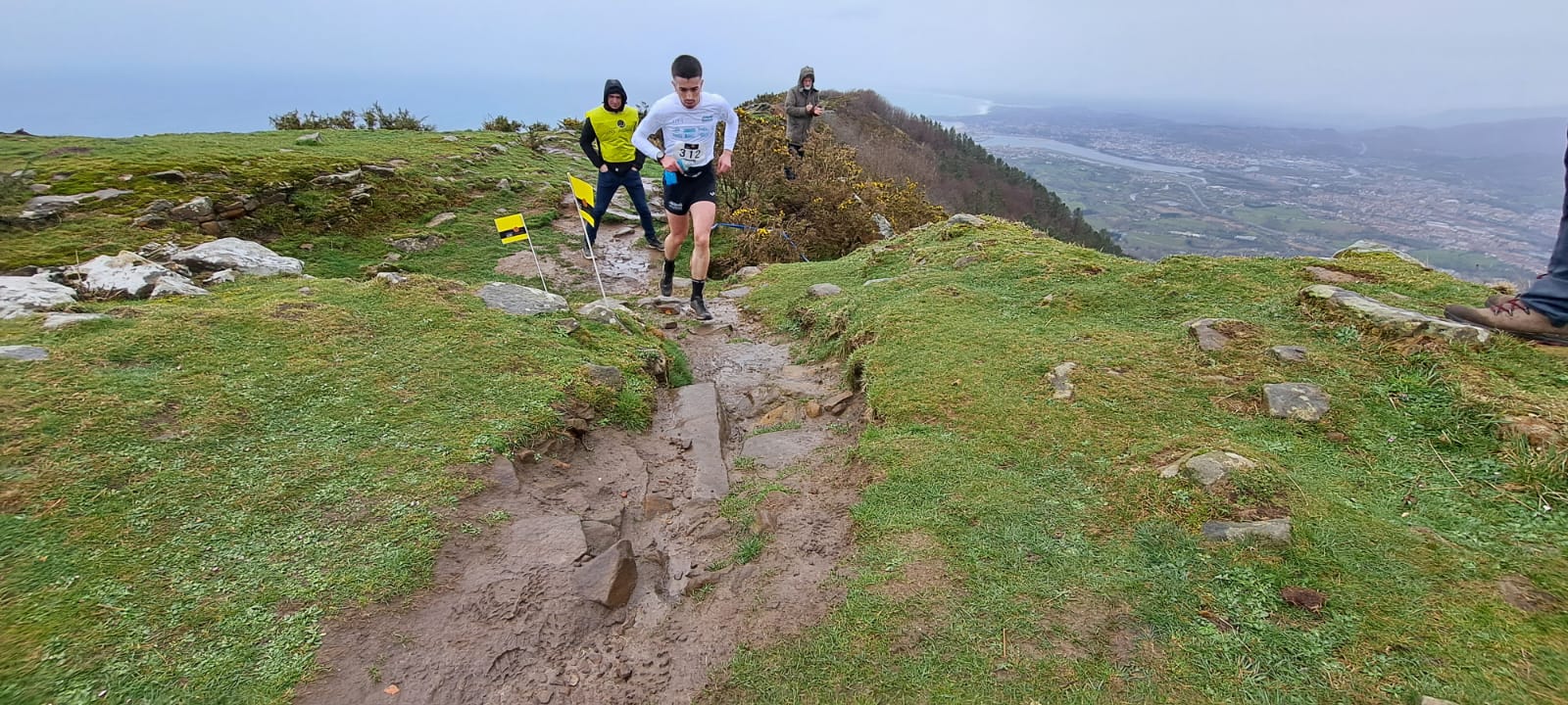 El temporal no puede con la Lezo Jaizkibel