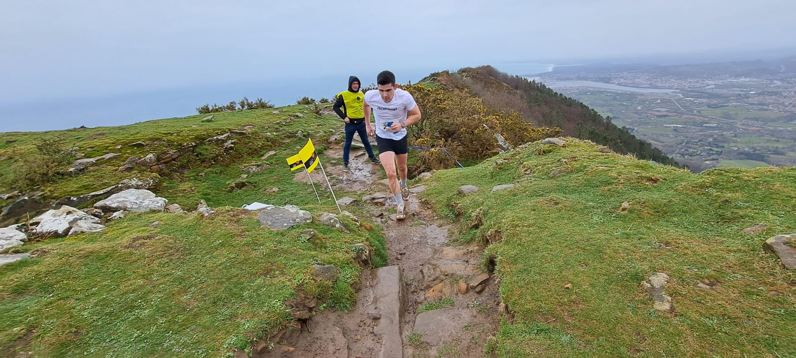 El temporal no puede con la Lezo Jaizkibel