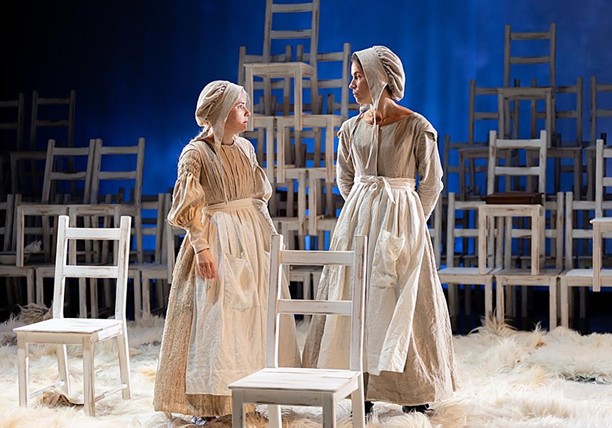 Tanttaka ha reunido a actores de alto nivel para la gira que esta realizando y que en Eibar alcanzará su décima reperesentación de 'Esnearen Kolorea' .