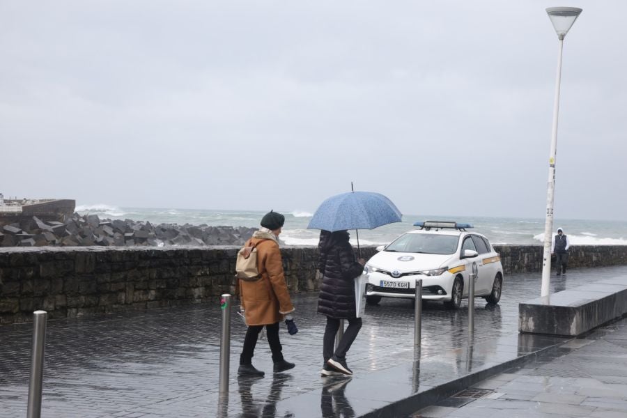 Euskadi en alerta por lluvia, viento y olas