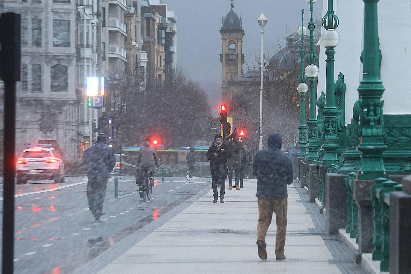 Euskadi en alerta por lluvia, viento y olas