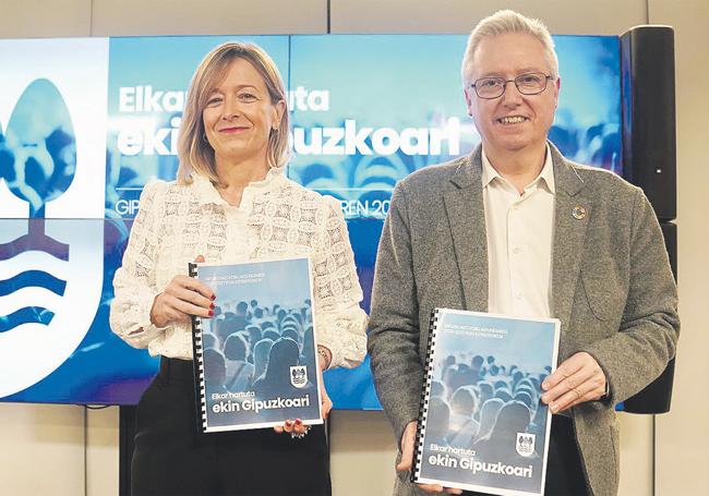 La diputada general de Gipuzkoa, Eider Mendoza, junto con el teniente de diputada general y diputado de Sostenibilidad, José Ignacio Asensio, durante la presentación del Plan Estratégico.