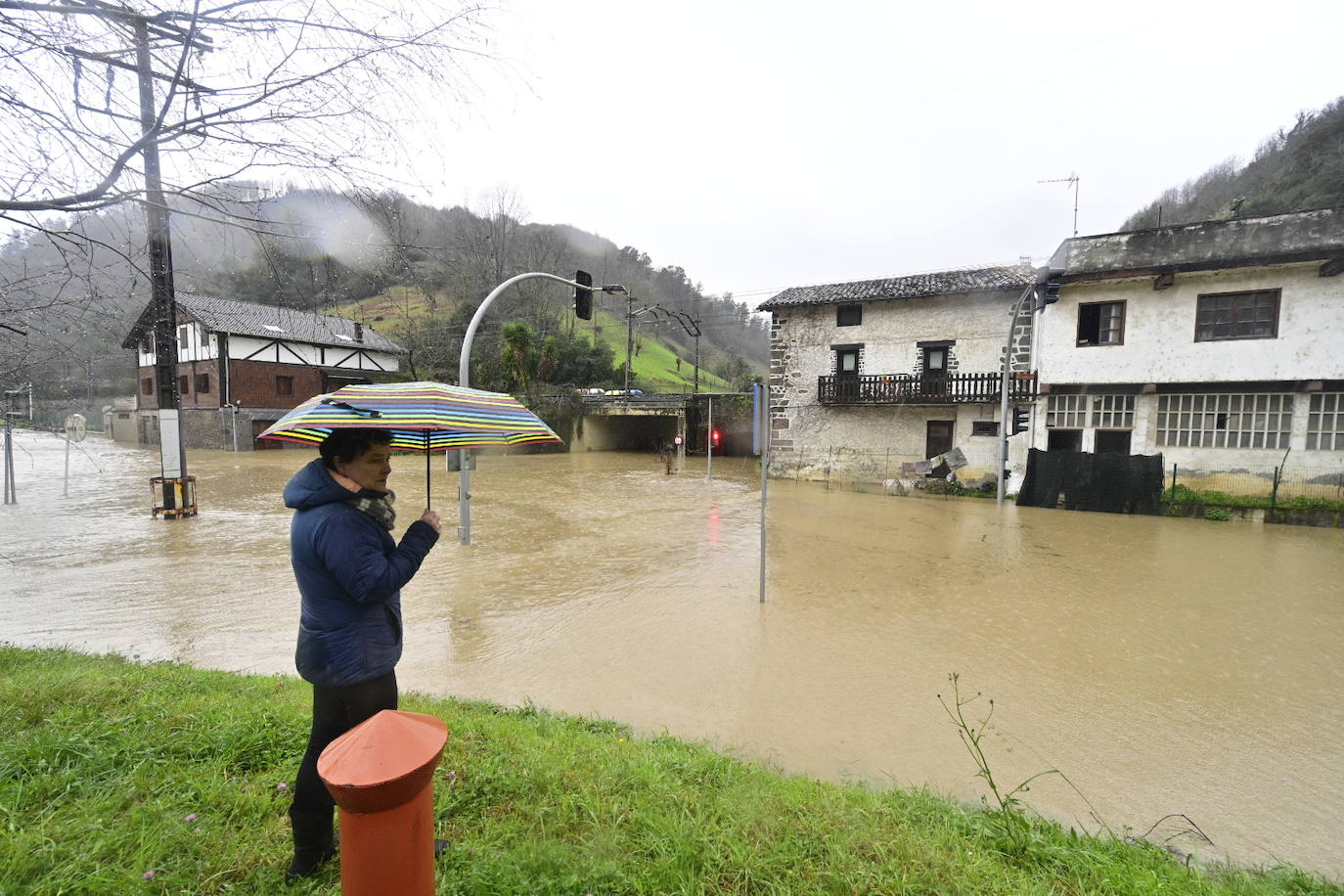 El río se sale en los alrededores de Tolosa.