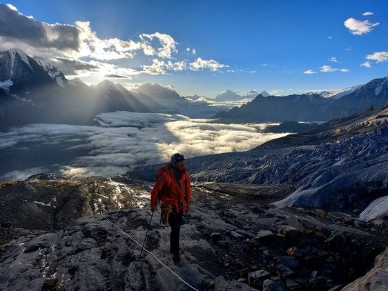 Fernando Errekalde durante su expedición hacia la cima del Mansalu, la octava montaña más alta del mundo.