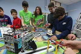 La First Lego League busca despertar la imaginación y la creatividad en los más jóvenes.