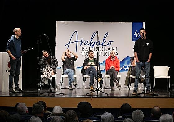 Aramaioko saioaren irudi bat.