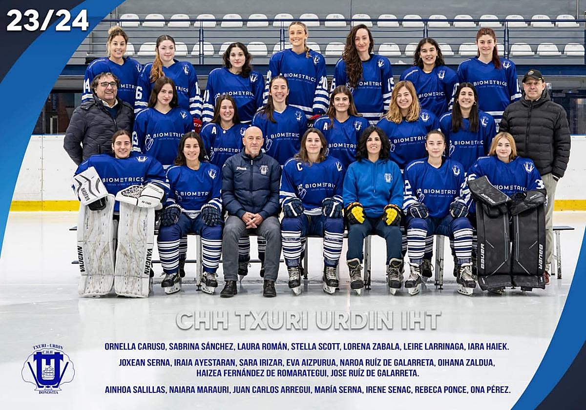 La plantilla del Txuri femenino, al completo con sus técnicos.