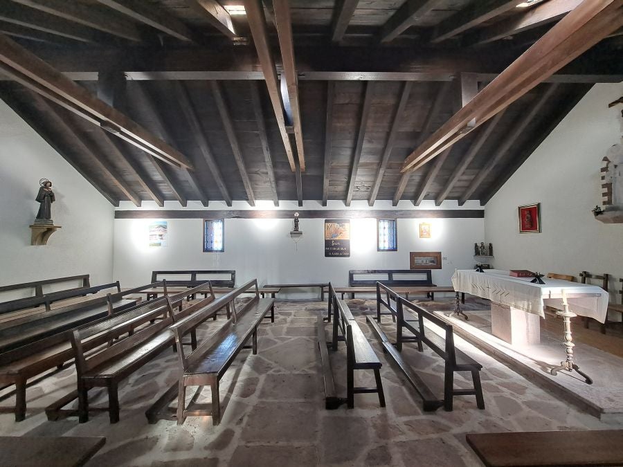 Disfrutando de las vistas desde la cima de Azkenatz