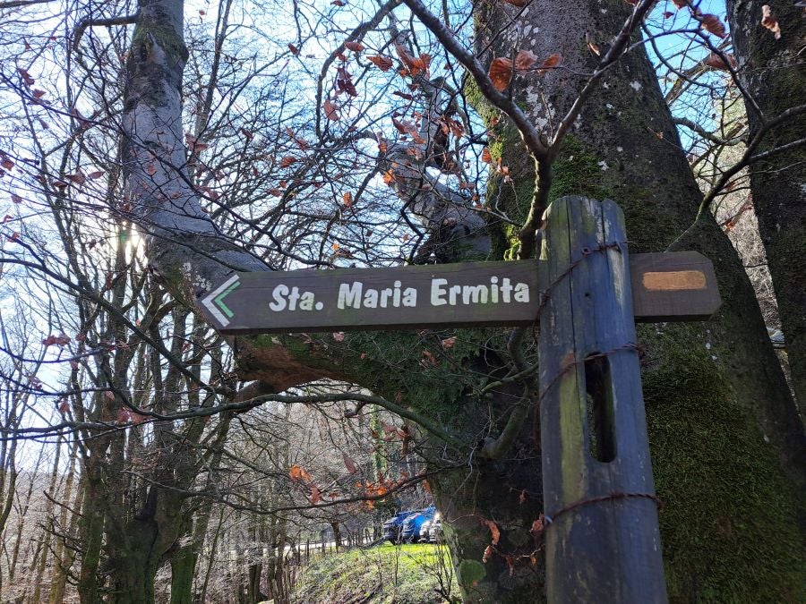 Disfrutando de las vistas desde la cima de Azkenatz