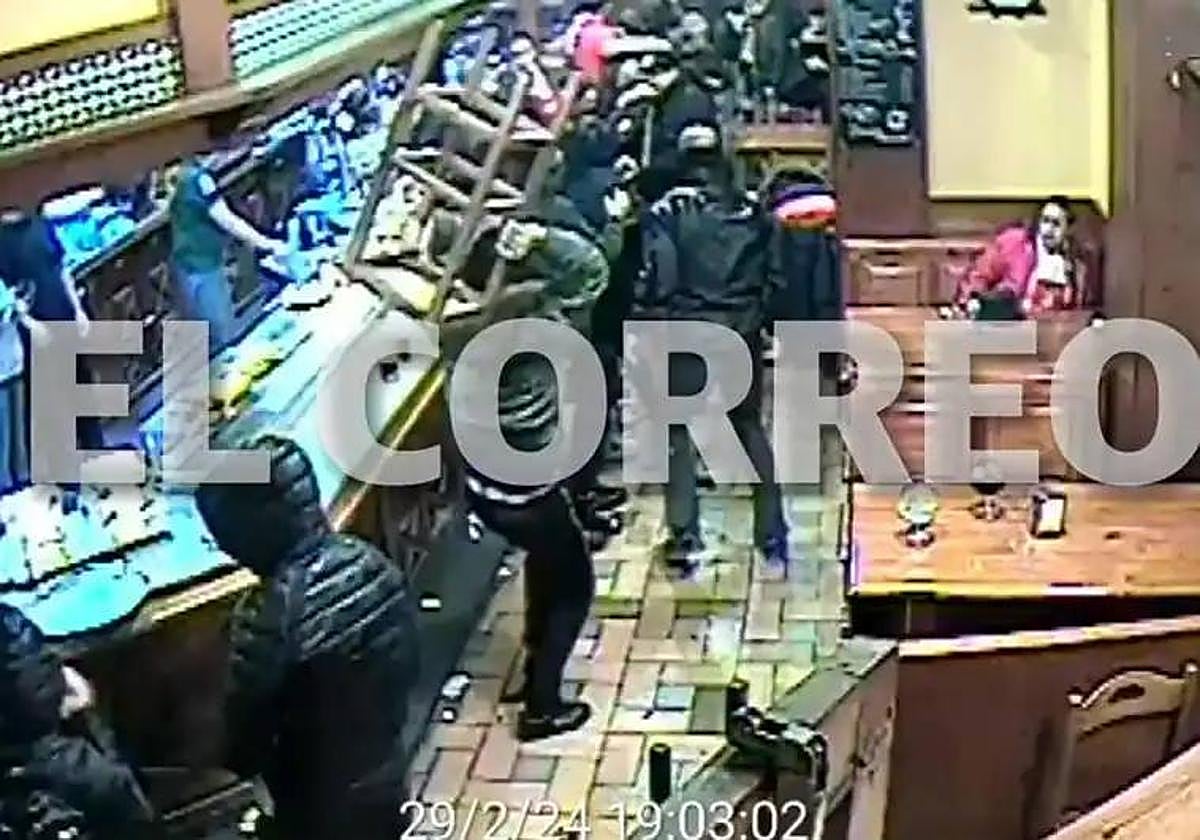 Así fue el ataque de los ultras del Athletic a los aficionados del Atlético en un restaurante de Bilbao