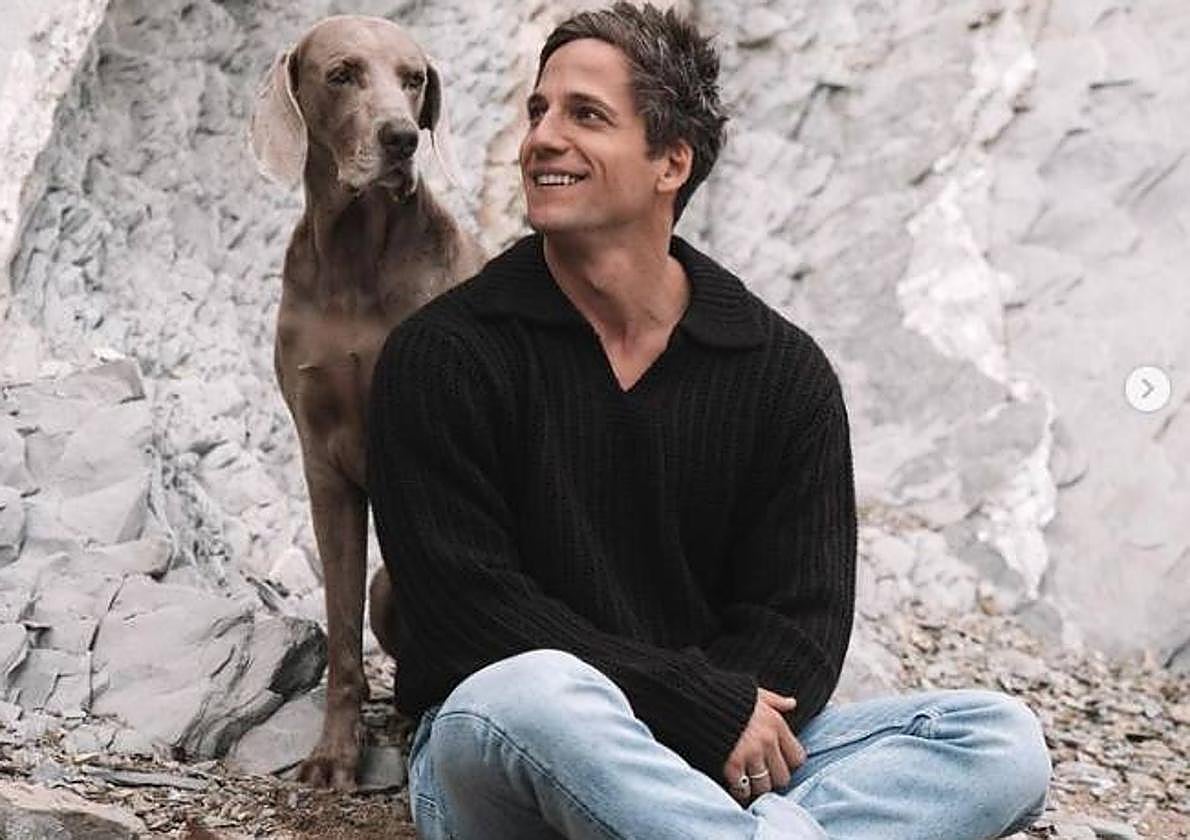 Gotzon Mantuliz junto a Noa, su preciosa perrra.
