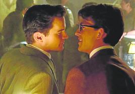 Matt Bomer y Jonathan Bailey, en una escena de uno de los capítulos.