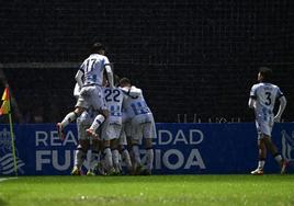 Los jugadores del Sanse celebran el gol de Dadie.