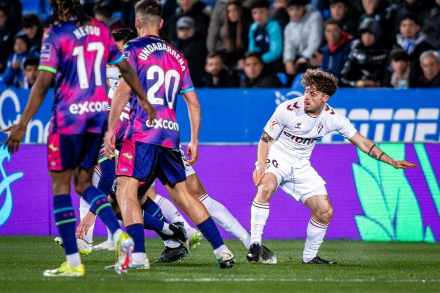 El Eibar se impone en casa del líder
