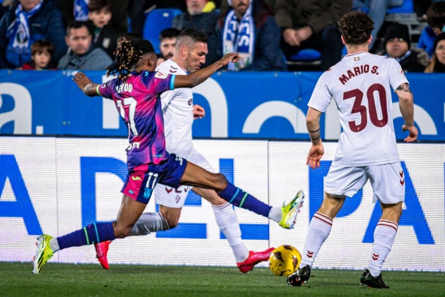 El Eibar se impone en casa del líder