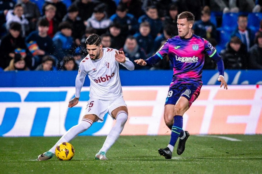 El Eibar se impone en casa del líder