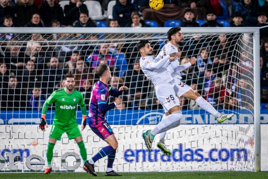 El Eibar se impone en casa del líder