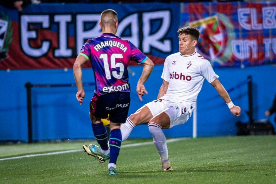 El Eibar se impone en casa del líder
