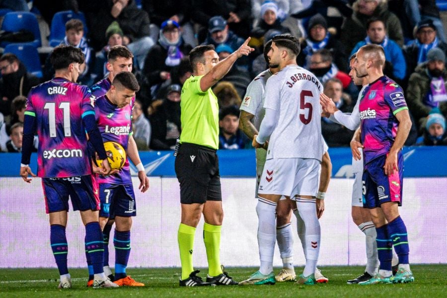 El Eibar se impone en casa del líder